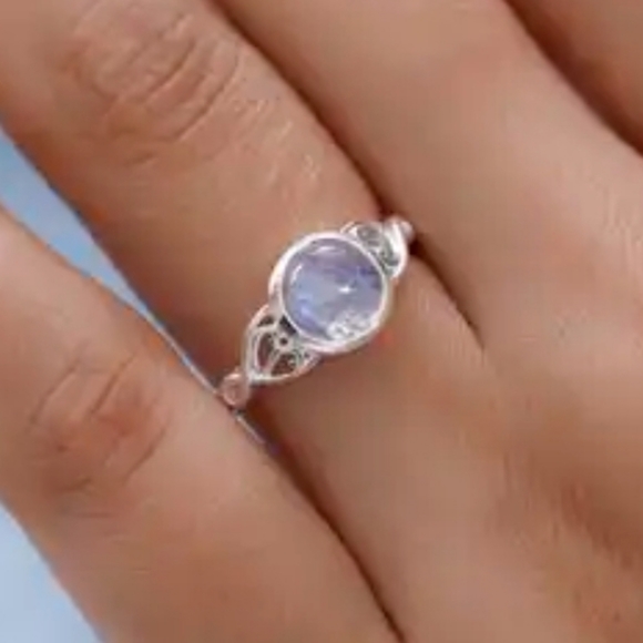 Kuisa Rainbow Moonstone Solitaire Ring in Sterling Silver 1.65 ctw s 5 - Picture 4 of 9